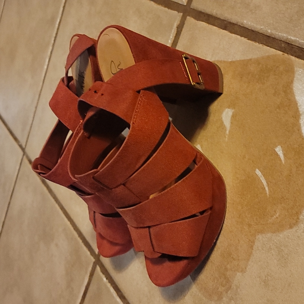 Maroon heels, size 6